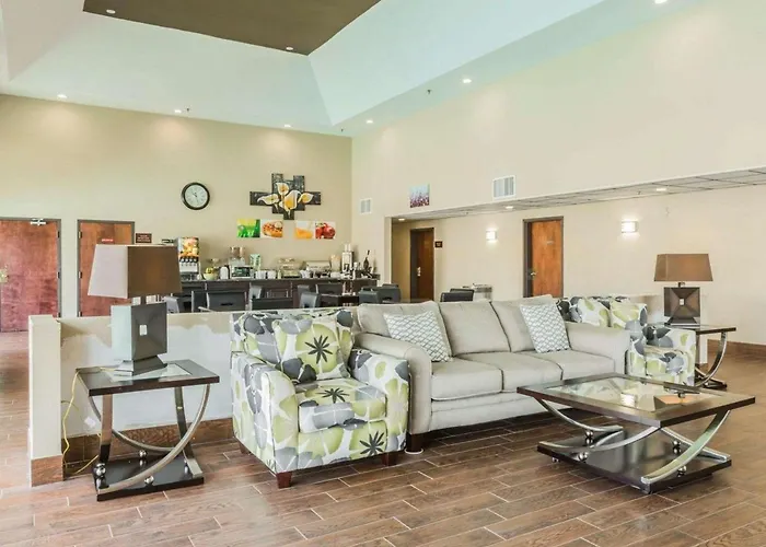 Quality Inn & Suites Near Coliseum And Hwy 231 North