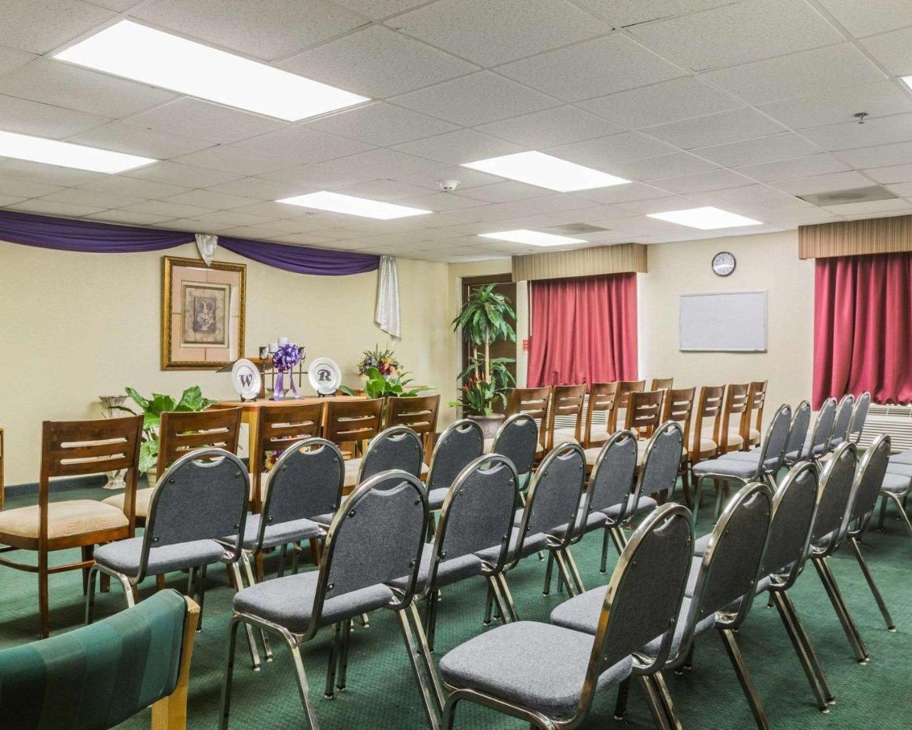 Quality & Near Coliseum And Hwy 231 North 2*